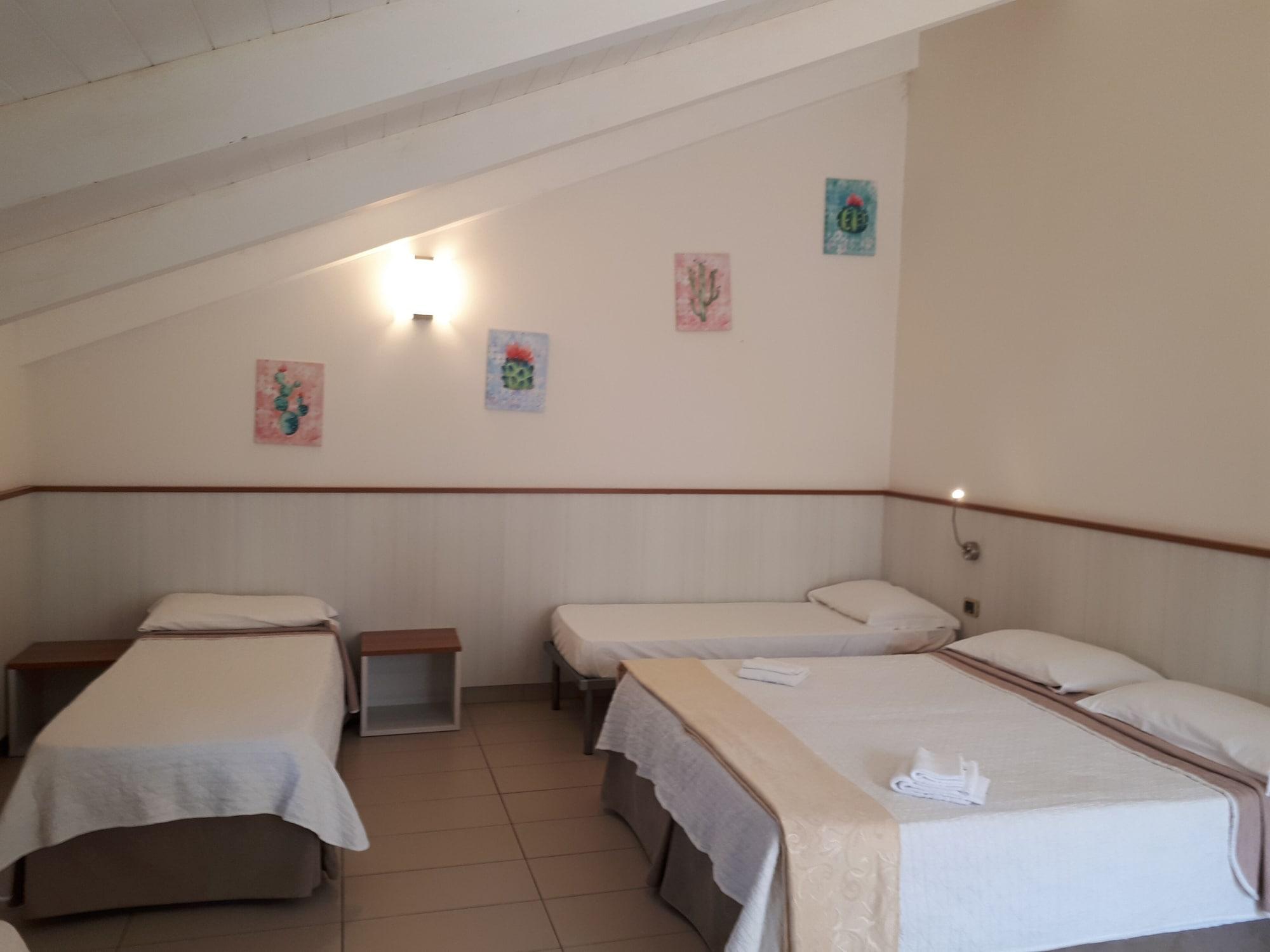 Seven Hostel & Rooms Sant'Agnello Exterior photo